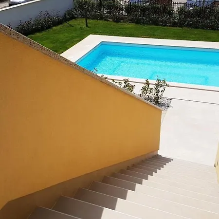 In Mit Privatem Pool By Interhome Vikendica