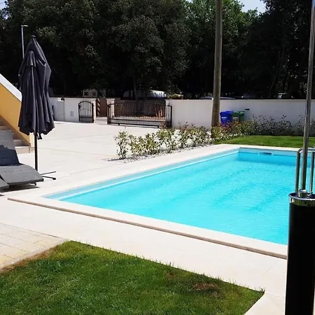 In Mit Privatem Pool By Interhome *