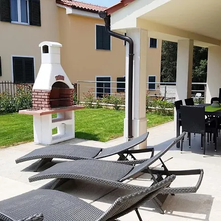 In Mit Privatem Pool By Interhome * Banjole