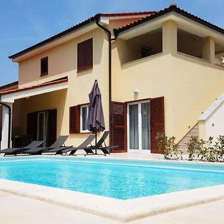 Vikendica In Mit Privatem Pool By Interhome *